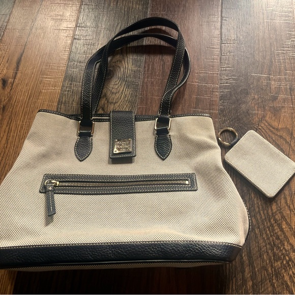 Dooney & Bourke Shoulder Tote Bag Canvas & Leather and id holder - Picture 4 of 11